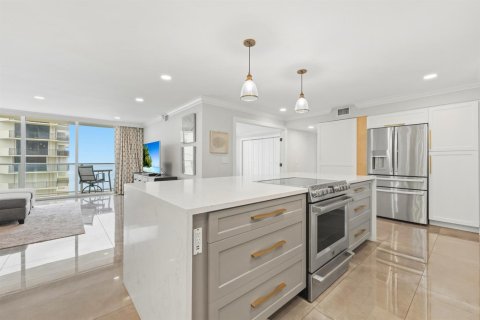 Condo in Riviera Beach, Florida, 2 bedrooms № 2392029 - photo 3