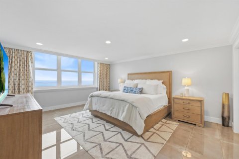 Condo in Riviera Beach, Florida, 2 bedrooms № 2392029 - photo 13