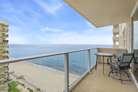 Condo in Riviera Beach, Florida, 2 bedrooms № 2392029 - photo 2
