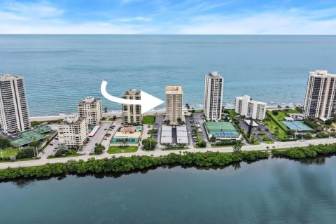 Condo in Riviera Beach, Florida, 2 bedrooms № 2392029 - photo 28