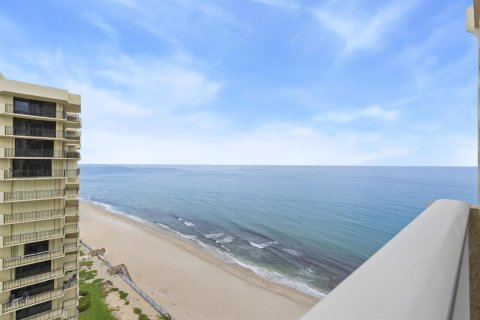 Condo in Riviera Beach, Florida, 2 bedrooms № 2392029 - photo 24