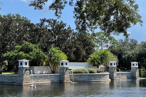 House in Tampa, Florida 4 bedrooms, 270.9 sq.m. № 2398648 - photo 2