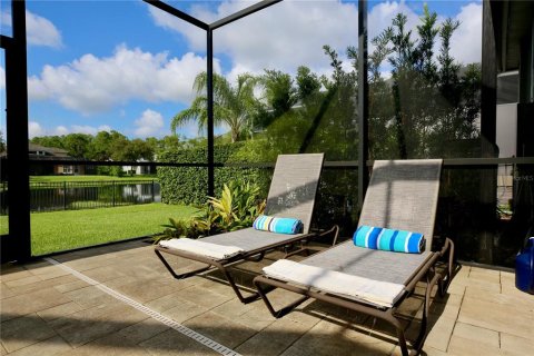 House in Tampa, Florida 4 bedrooms, 270.9 sq.m. № 2398648 - photo 11