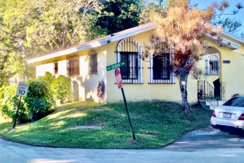Villa ou maison à vendre à Homestead, Floride: 3 chambres, 110.65 m2 № 1924641 - photo 2