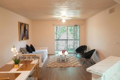 Condo in Orlando, Florida, 1 bedroom № 2100181 - photo 2
