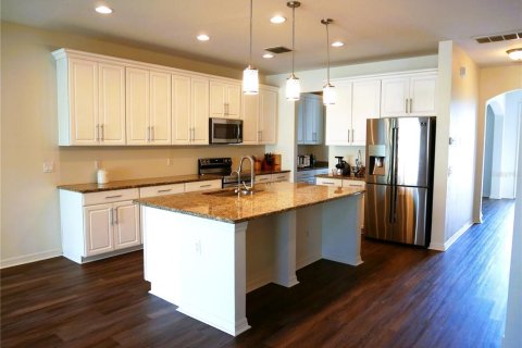House in Lutz, Florida 5 bedrooms, 328.04 sq.m. № 1659352 - photo 9