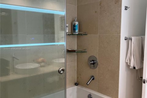 Copropriété à vendre à Miami, Floride: 1 chambre, 88.54 m2 № 1949034 - photo 11