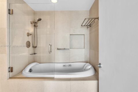 Купить кондоминиум в Майами-Бич, Флорида 1 комната, 76.18м2, № 2049062 - фото 3