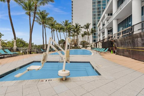 Купить кондоминиум в Майами-Бич, Флорида 1 комната, 76.18м2, № 2049062 - фото 9