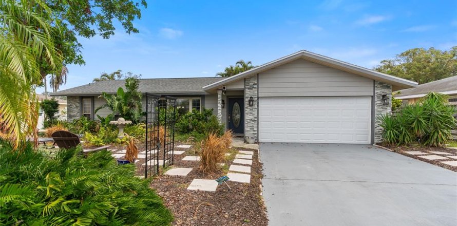House in Bradenton, Florida 3 bedrooms, 152.92 sq.m. № 1876370