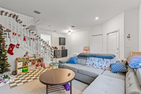 Adosado en venta en Homestead, Florida, 3 dormitorios, 149.76 m2 № 2088786 - foto 6