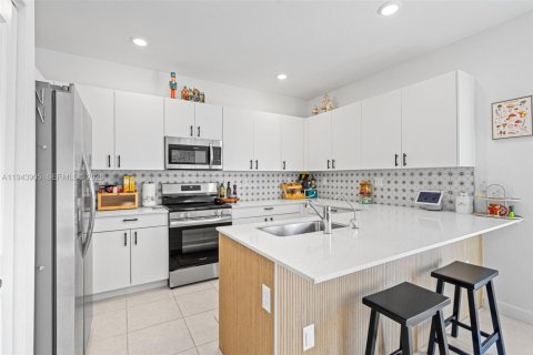 Adosado en venta en Homestead, Florida, 3 dormitorios, 149.76 m2 № 2088786 - foto 3