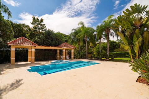Casa en venta en Pinecrest, Florida, 6 dormitorios, 436.18 m2 № 2021993 - foto 6