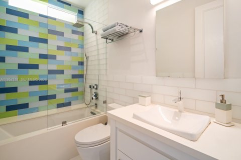 Casa en venta en Pinecrest, Florida, 6 dormitorios, 436.18 m2 № 2021993 - foto 29