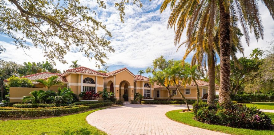 Casa en Pinecrest, Florida 6 dormitorios, 436.18 m2 № 2021993