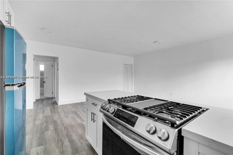 Appartement à louer à Miami Beach, Floride: 1 chambre, 65.03 m2 № 1977546 - photo 2