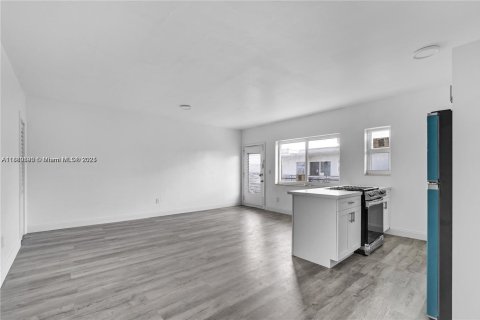Appartement à louer à Miami Beach, Floride: 1 chambre, 65.03 m2 № 1977546 - photo 4