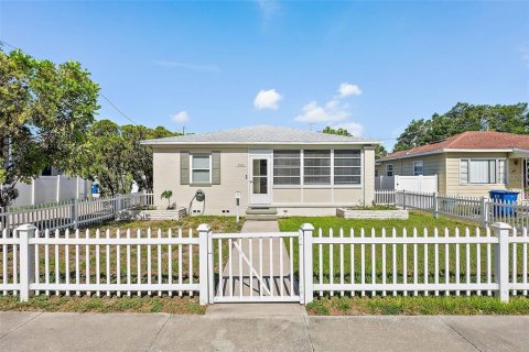 Villa ou maison à Saint Petersburg, Floride 3 chambres, 138.42 m2 № 2406638