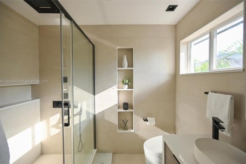 Casa en alquiler en Pompano Beach, Florida, 4 dormitorios, 218.32 m2 № 1966055 - foto 25