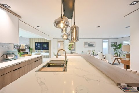 Casa en alquiler en Pompano Beach, Florida, 4 dormitorios, 218.32 m2 № 1966055 - foto 13