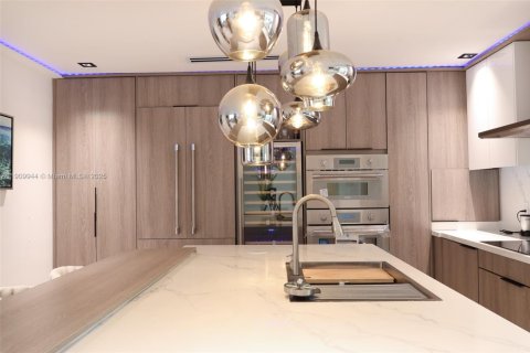 Casa en alquiler en Pompano Beach, Florida, 4 dormitorios, 218.32 m2 № 1966055 - foto 11