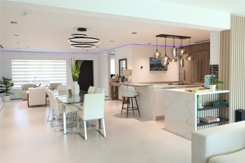 Casa en alquiler en Pompano Beach, Florida, 4 dormitorios, 218.32 m2 № 1966055 - foto 17