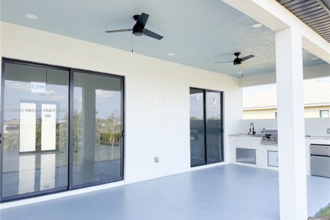 House in Cape Coral, Florida 3 bedrooms, 161.56 sq.m. № 1487413 - photo 16