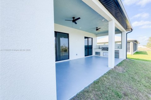 House in Cape Coral, Florida 3 bedrooms, 161.56 sq.m. № 1487413 - photo 15