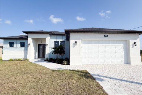 House in Cape Coral, Florida 3 bedrooms, 161.56 sq.m. № 1487413 - photo 13