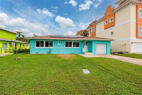 Villa ou maison à vendre à Redington Shores, Floride: 3 chambres, 102.75 m2 № 2277203 - photo 8