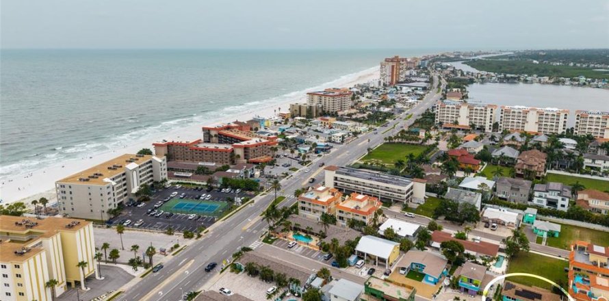 Villa ou maison à Redington Shores, Floride 3 chambres, 102.75 m2 № 2277203