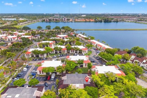 Condo in Miami, Florida, 2 bedrooms  № 2068934 - photo 18