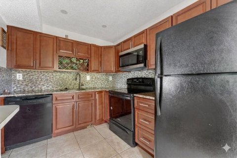 Condo in Miami, Florida, 2 bedrooms  № 2068934 - photo 6