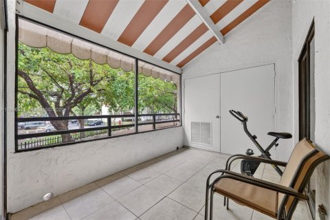 Condo in Miami, Florida, 2 bedrooms  № 2068934 - photo 15