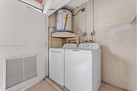 Condo in Miami, Florida, 2 bedrooms  № 2068934 - photo 14