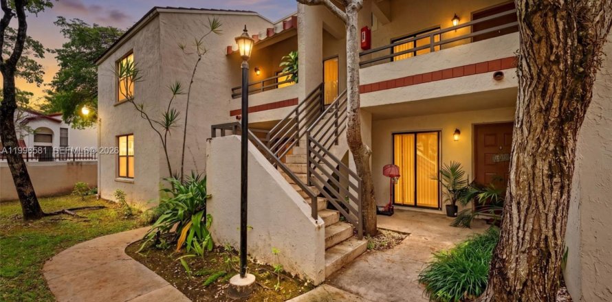 Condo in Miami, Florida, 2 bedrooms  № 2068934