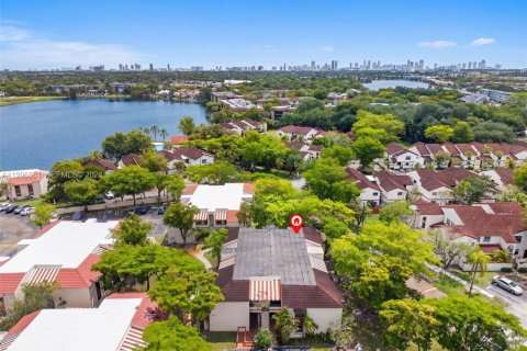 Condo in Miami, Florida, 2 bedrooms  № 2068934 - photo 17