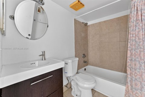 Condo in Miami, Florida, 2 bedrooms  № 2068934 - photo 7