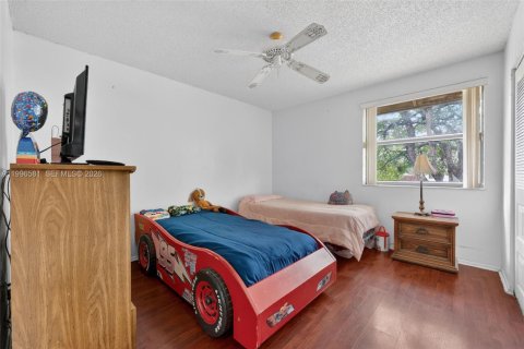 Condo in Miami, Florida, 2 bedrooms  № 2068934 - photo 10