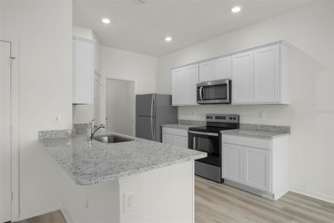 House in Astatula, Florida 4 bedrooms, 191.29 sq.m. № 1617878 - photo 6