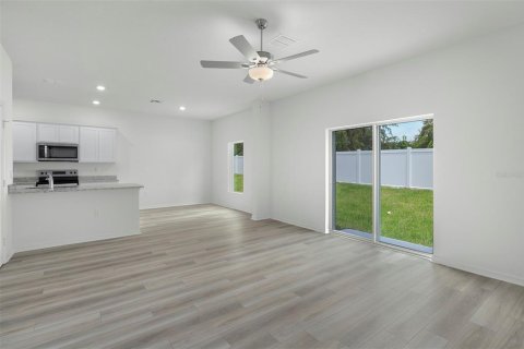 House in Astatula, Florida 4 bedrooms, 191.29 sq.m. № 1617878 - photo 5