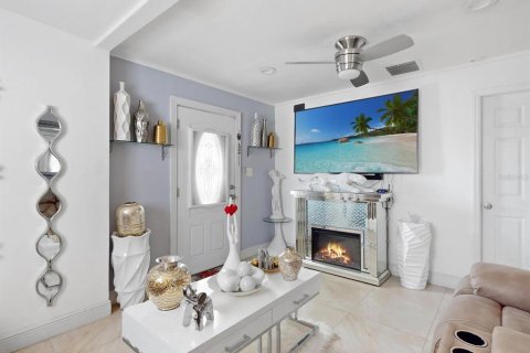 Villa ou maison à vendre à Kissimmee, Floride: 2 chambres, 95.88 m2 № 1721564 - photo 3