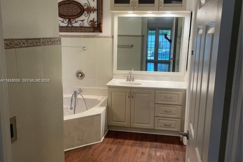 Villa ou maison à louer à Pembroke Pines, Floride: 4 chambres, 217.3 m2 № 1997580 - photo 9