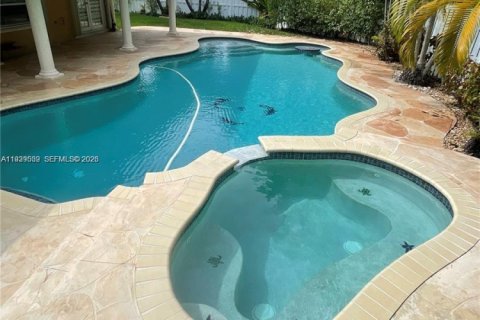 Villa ou maison à louer à Pembroke Pines, Floride: 4 chambres, 217.3 m2 № 1997580 - photo 2