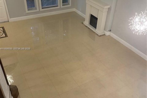 Villa ou maison à louer à Pembroke Pines, Floride: 4 chambres, 217.3 m2 № 1997580 - photo 4