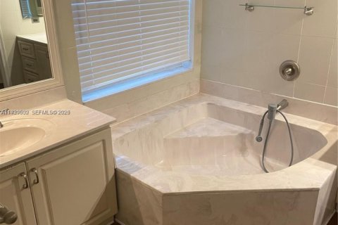 Villa ou maison à louer à Pembroke Pines, Floride: 4 chambres, 217.3 m2 № 1997580 - photo 10
