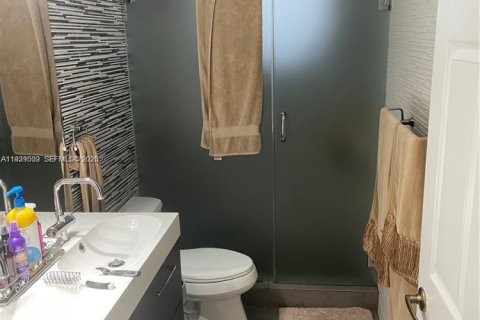 Villa ou maison à louer à Pembroke Pines, Floride: 4 chambres, 217.3 m2 № 1997580 - photo 15