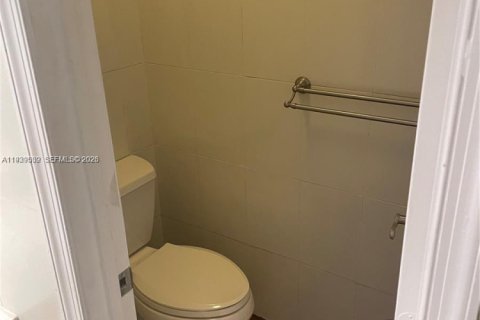 Villa ou maison à louer à Pembroke Pines, Floride: 4 chambres, 217.3 m2 № 1997580 - photo 24