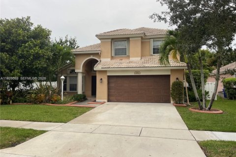 Villa ou maison à Pembroke Pines, Floride 4 chambres, 217.3 m2 № 1997580