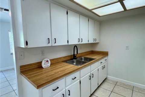 Купить коммерческую недвижимость в Спринг-Хилл, Флорида 8 спален, 310.85м2, № 2157971 - фото 15